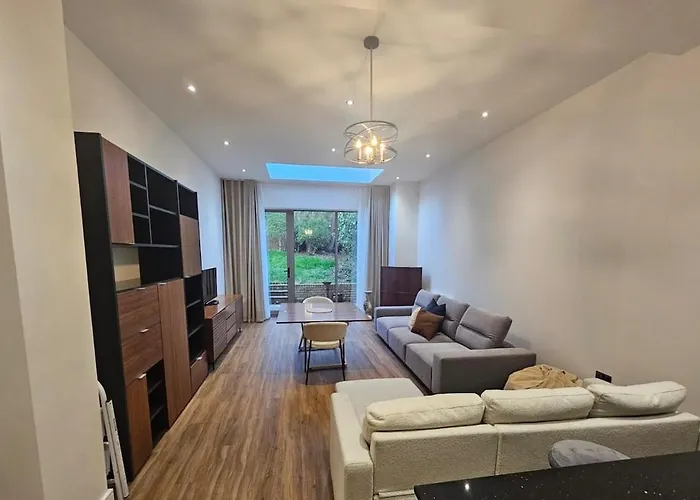Modern Flat London Sleeps 4!