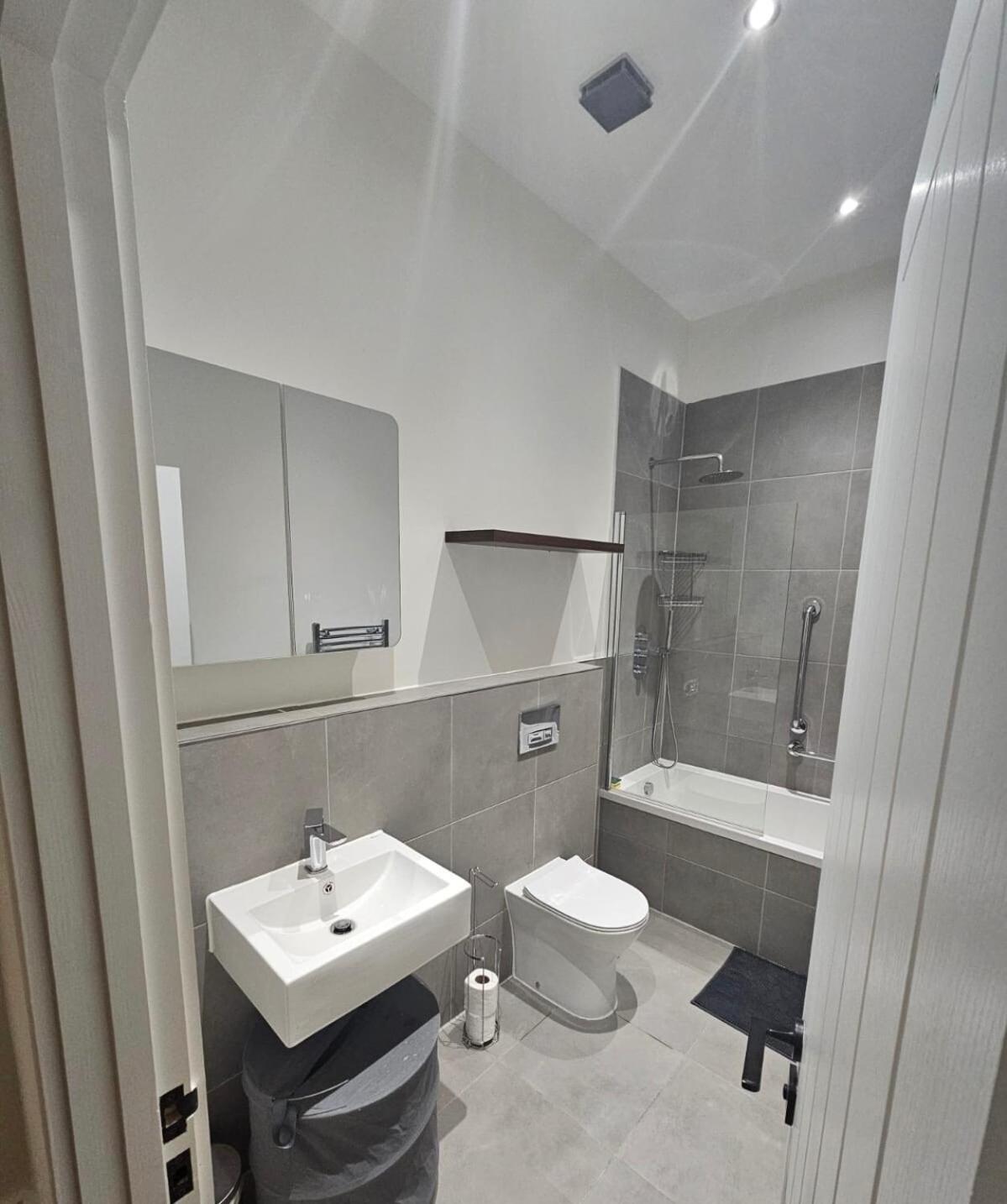 Modern Flat Sleeps 4! Appartement Londres